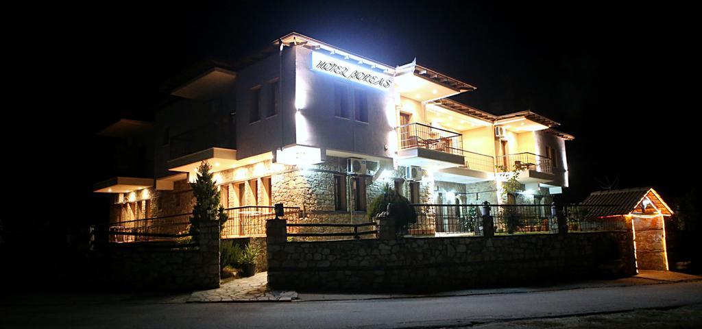Voreas Hotel Káto Loutrákion Exterior foto